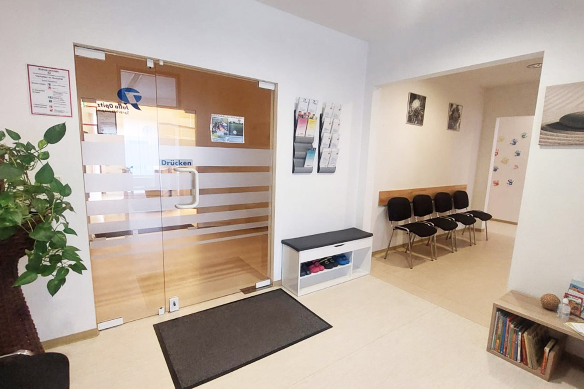 Julia Opitz Sprachtherapie - Praxis im Stendaler Gesundheitszentrum, 1.OG, Eingangsbereich, Wartebereich, Wartezimmer